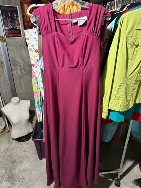 Elegant Magenta Maxi Dress with Sweetheart Bodice